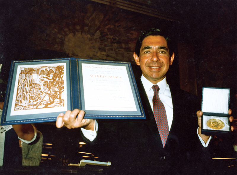 Óscar Arias, premio Nobel de la Paz